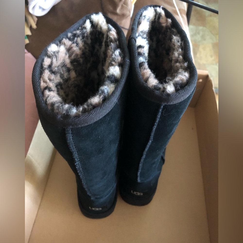 UGG womens size 6 classic tall Black/ Cheetah lined